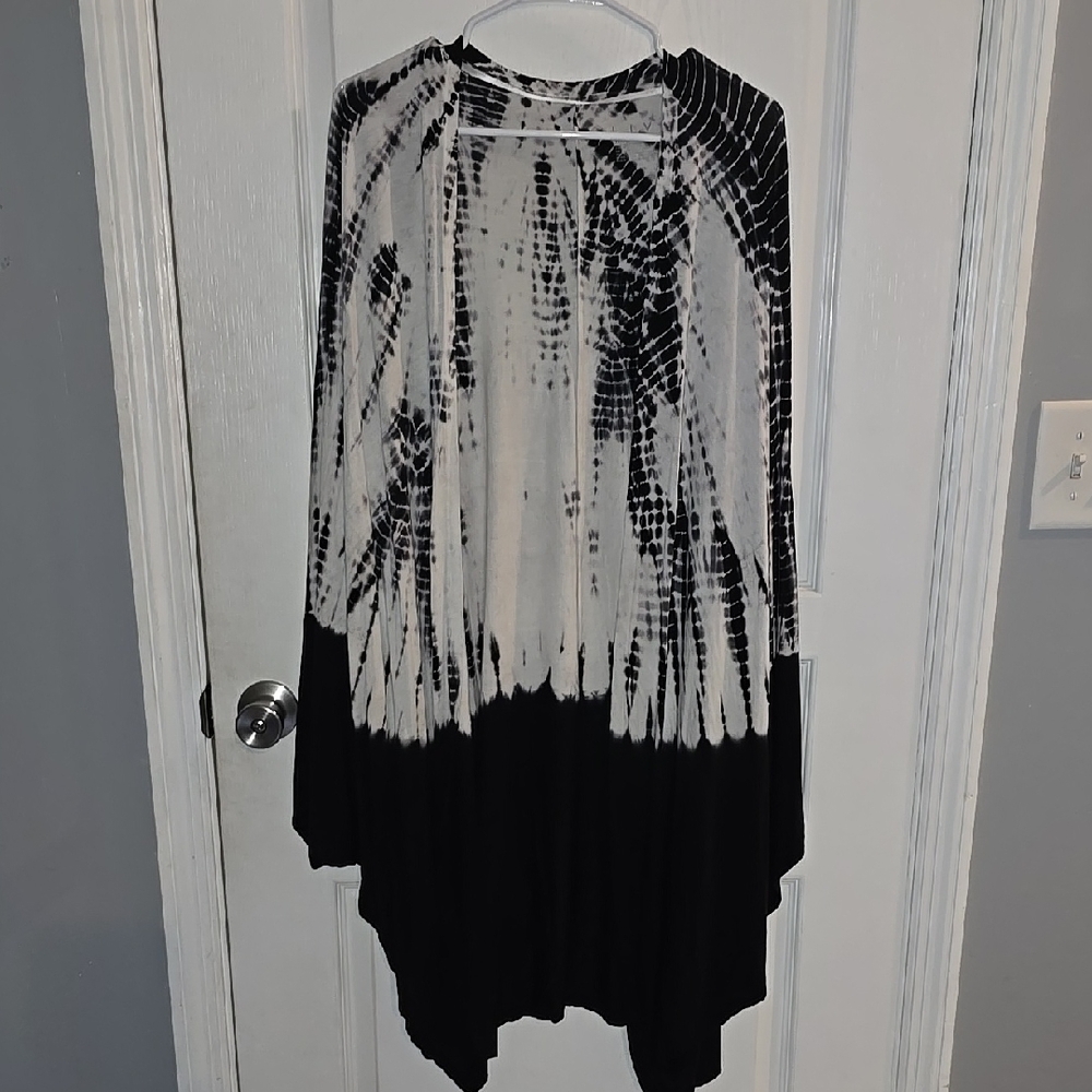 Livi Women's 30/32 Black and White Tie-Dye Top